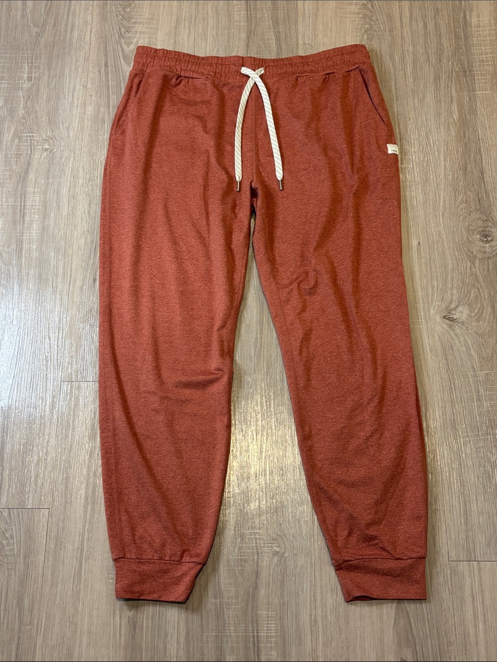 Vuori Performance Jogger Size Medium Dreamknit Tapered Leg - Picture 3 of 14